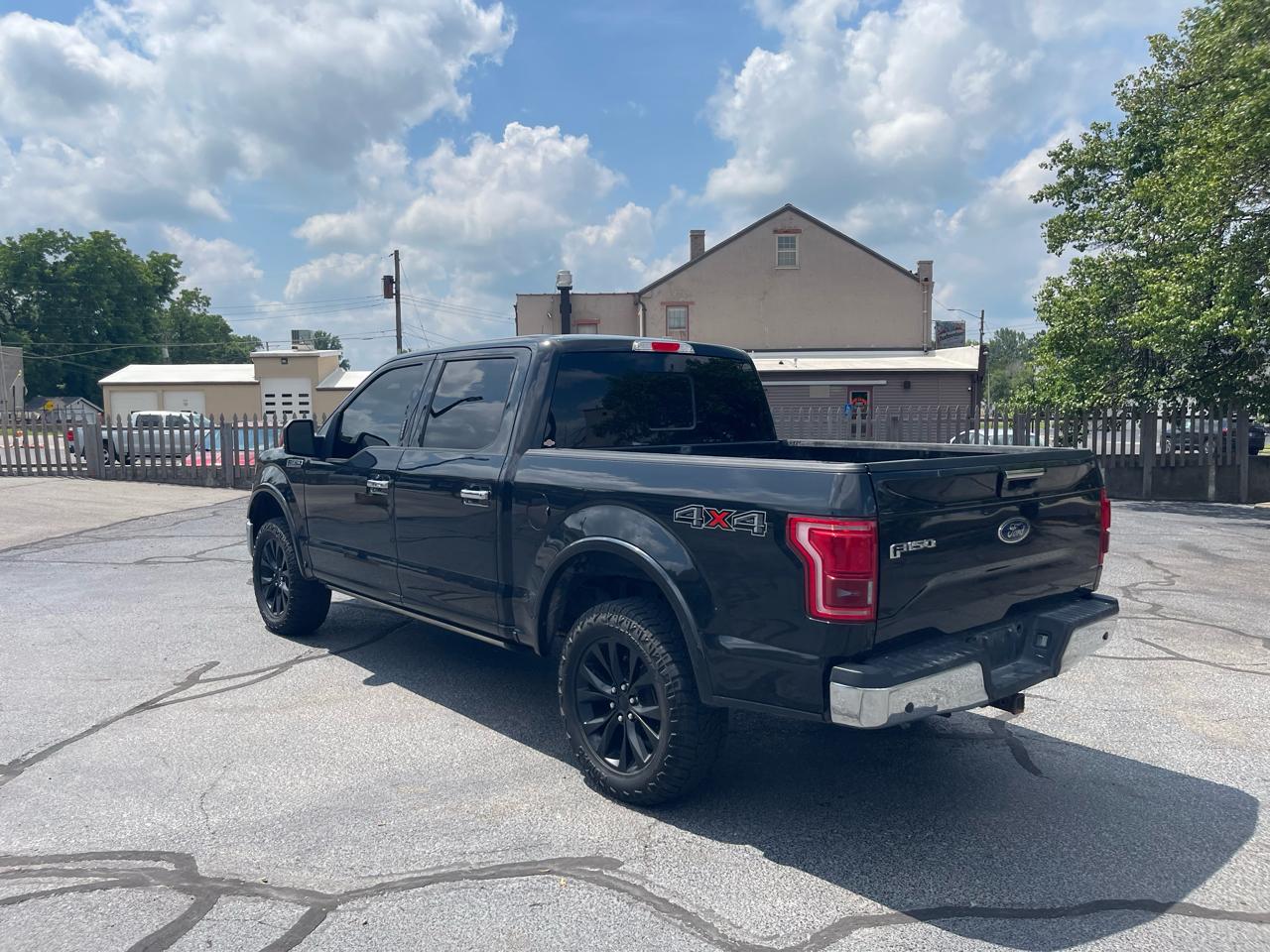 Ford F-150 4WD SuperCrew 145" Lariat 2015