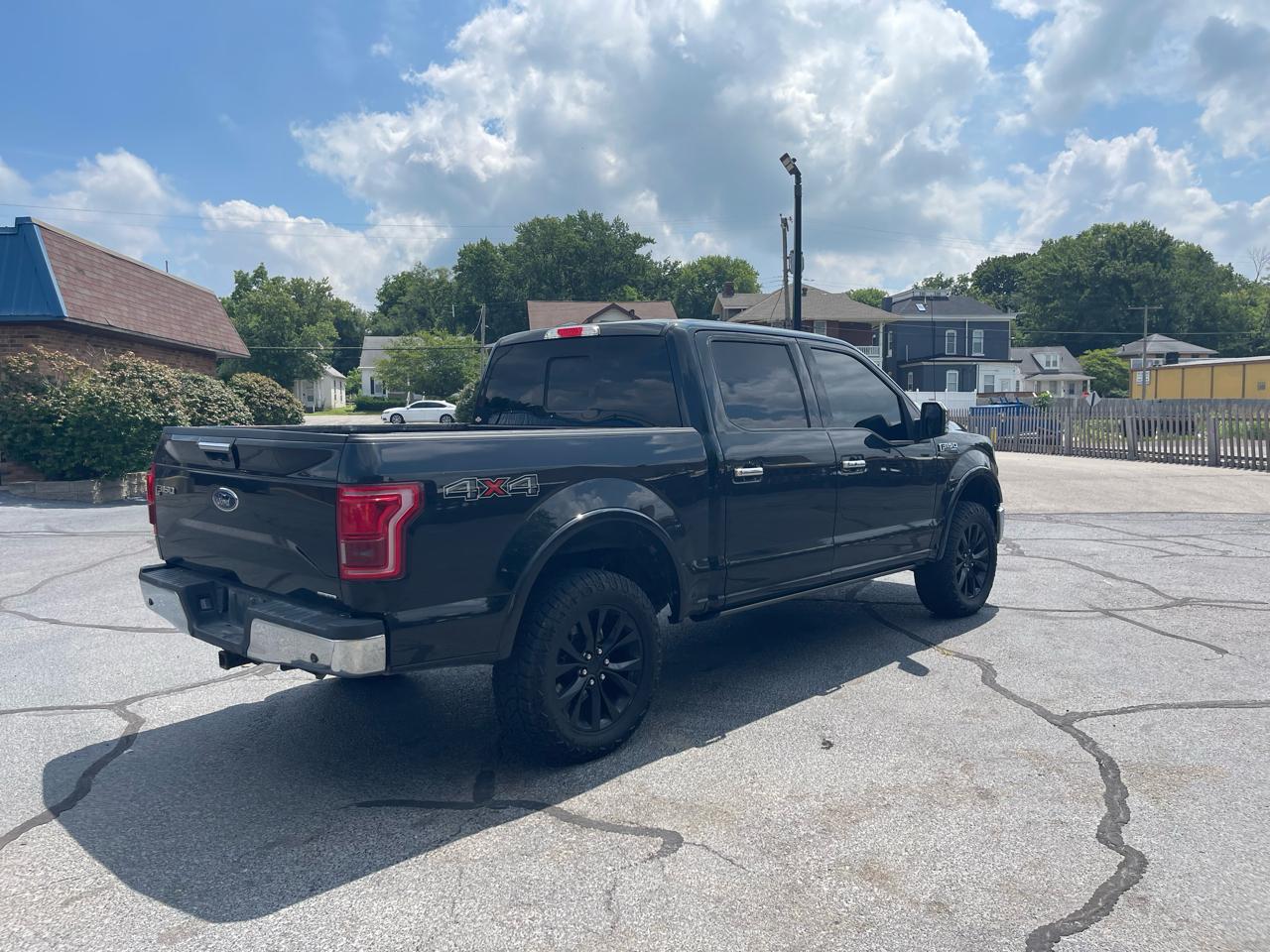 Ford F-150 4WD SuperCrew 145" Lariat 2015