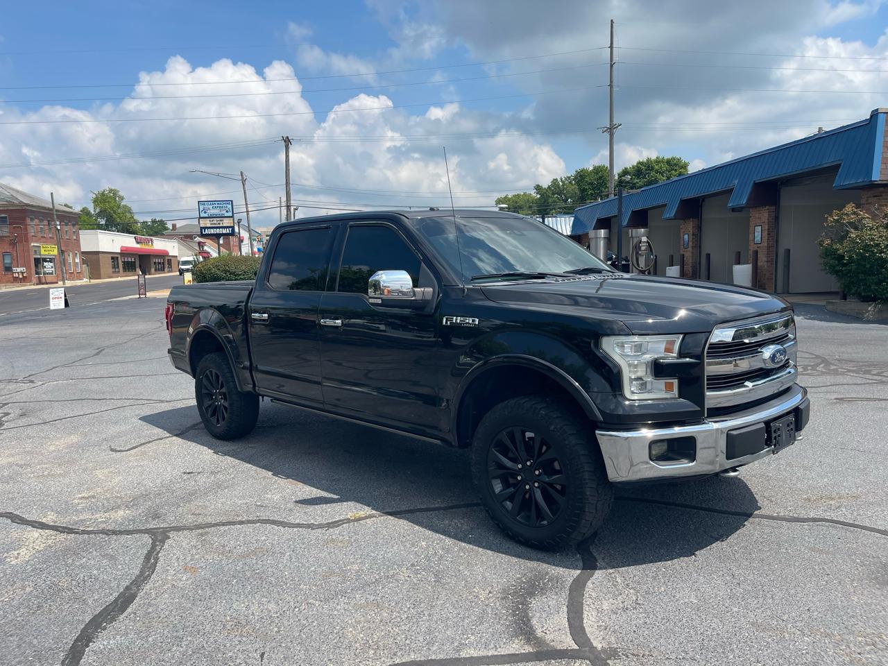 Ford F-150 4WD SuperCrew 145" Lariat 2015