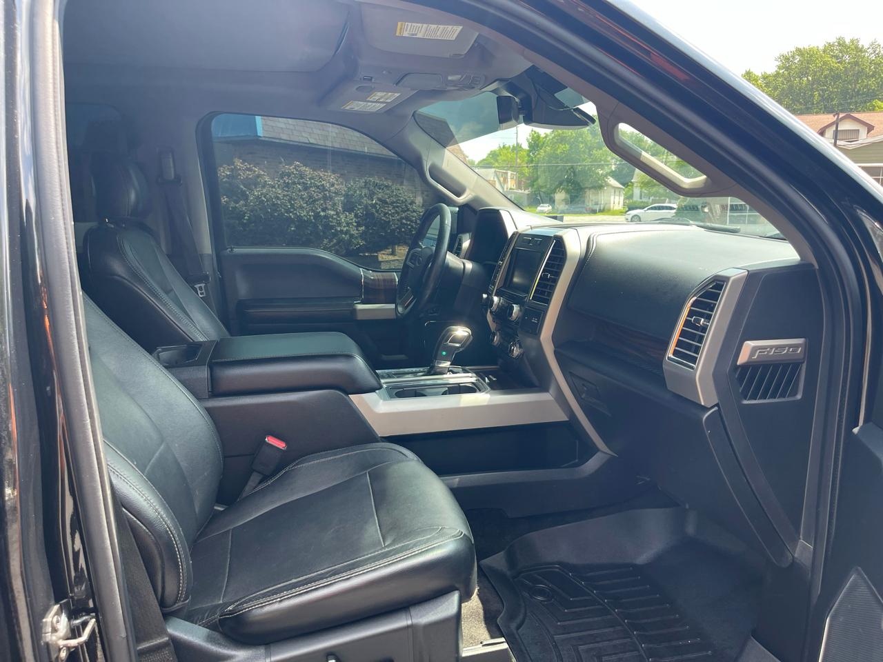 Ford F-150 4WD SuperCrew 145" Lariat 2015