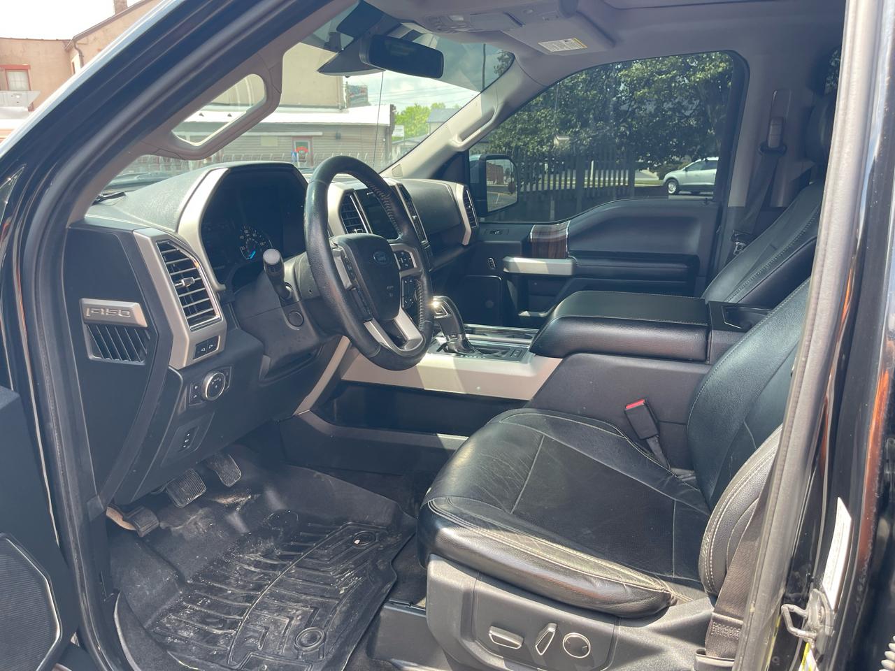 Ford F-150 4WD SuperCrew 145" Lariat 2015