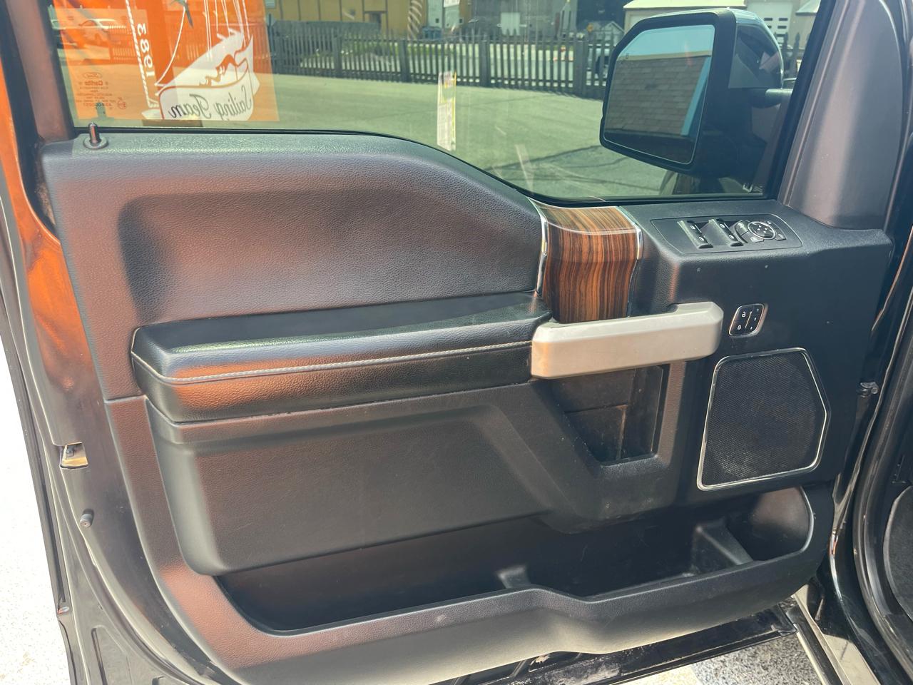 Ford F-150 4WD SuperCrew 145" Lariat 2015