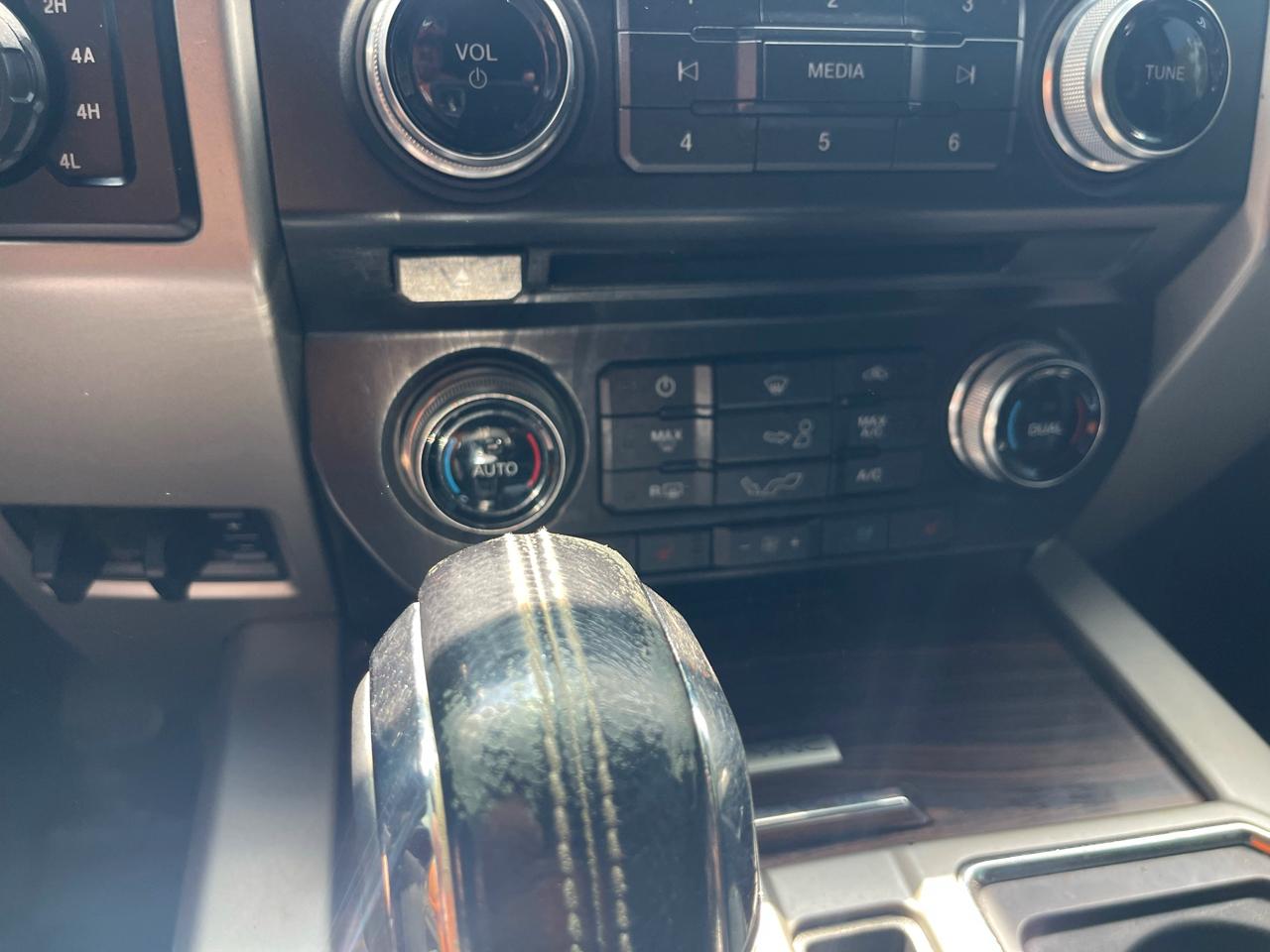 Ford F-150 4WD SuperCrew 145" Lariat 2015