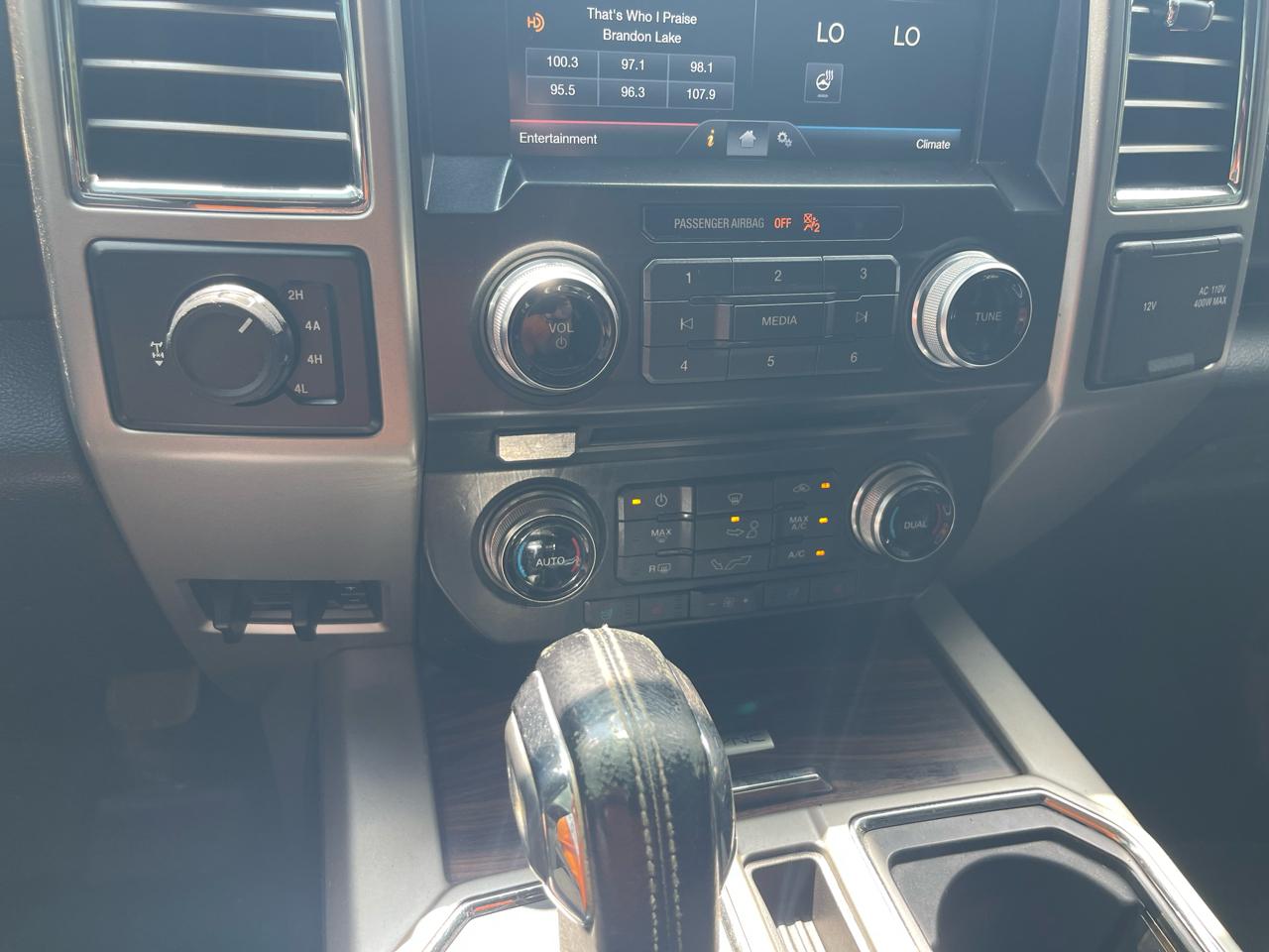 Ford F-150 4WD SuperCrew 145" Lariat 2015