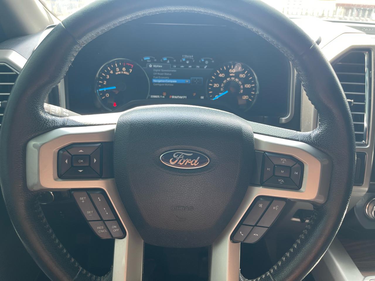 Ford F-150 4WD SuperCrew 145" Lariat 2015