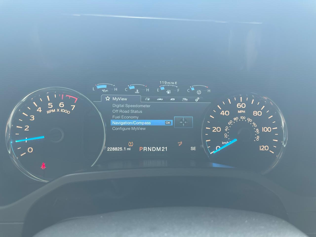 Ford F-150 4WD SuperCrew 145" Lariat 2015