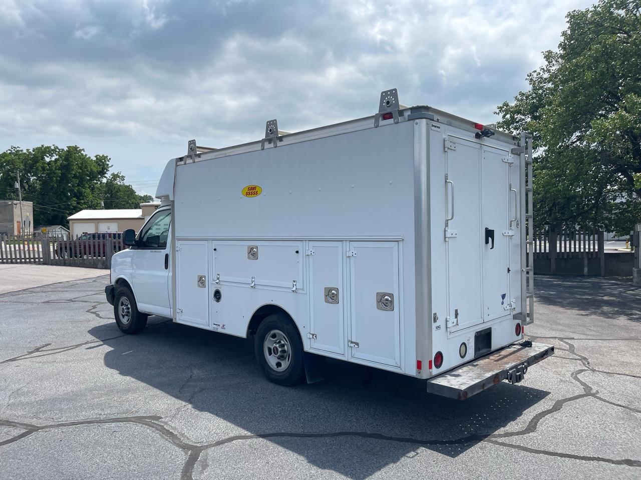 GMC Savana G3500 139 in. 2015