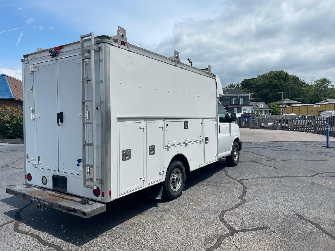 GMC Savana G3500 139 in. 2015
