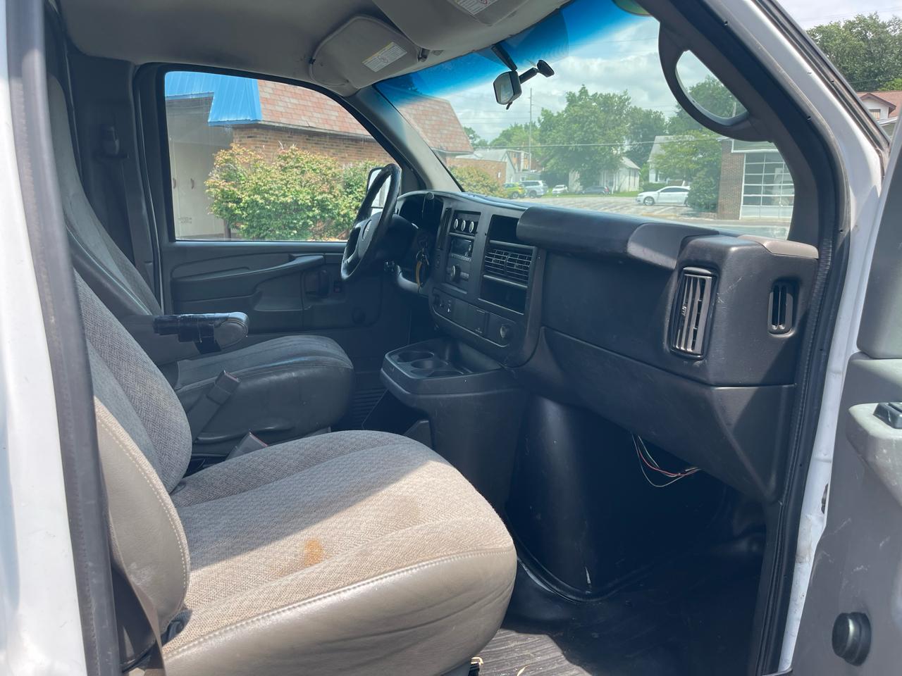 GMC Savana G3500 139 in. 2015