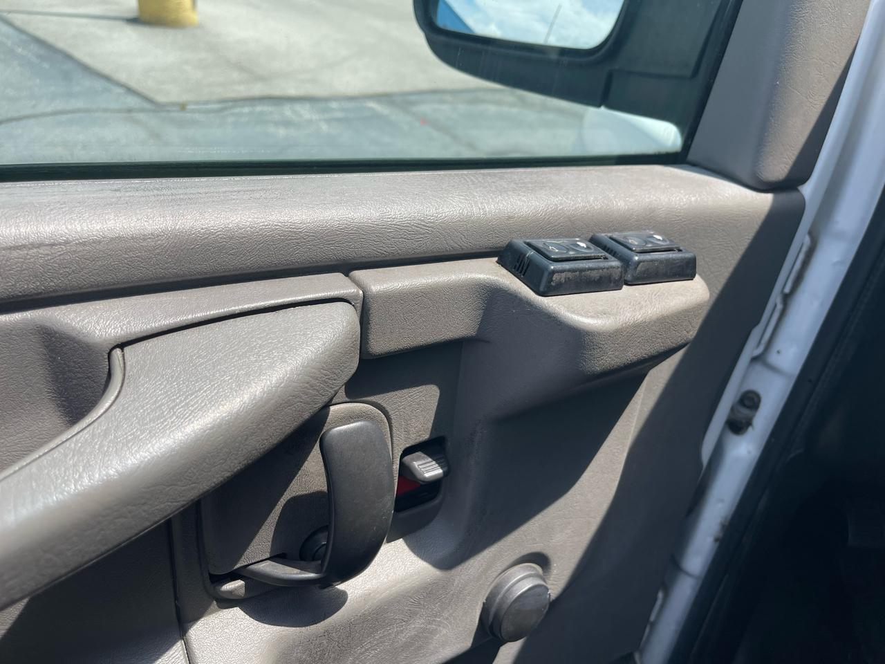 GMC Savana G3500 139 in. 2015
