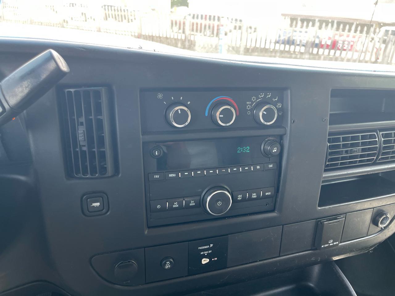 GMC Savana G3500 139 in. 2015