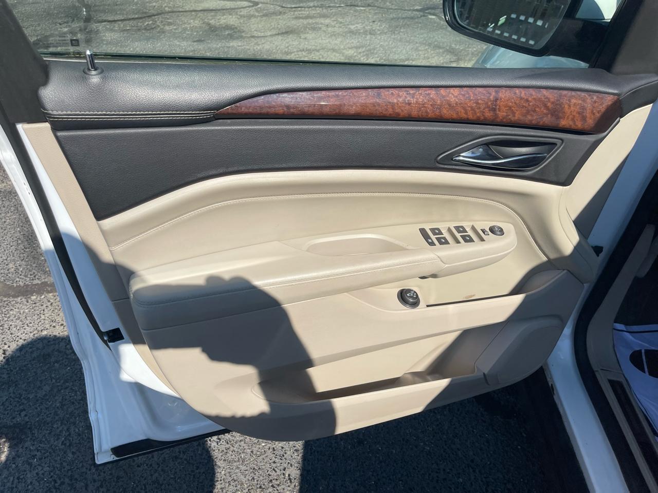 Cadillac SRX Luxury Collection AWD 2011