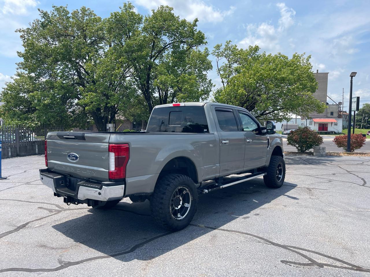 Ford F-250 SD Lariat Crew Cab 4WD 2019