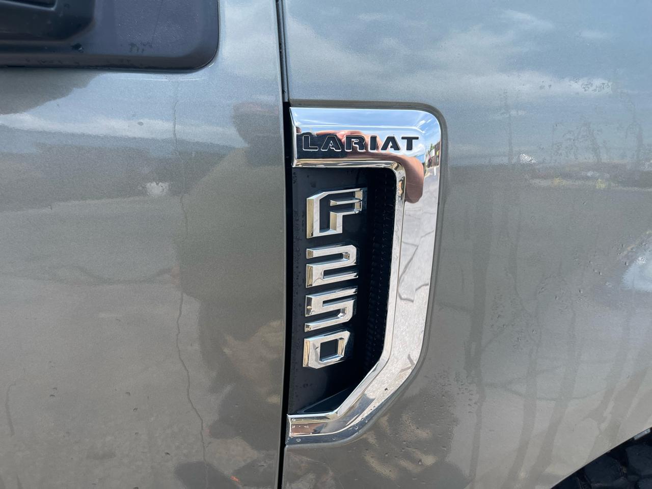 Ford F-250 SD Lariat Crew Cab 4WD 2019