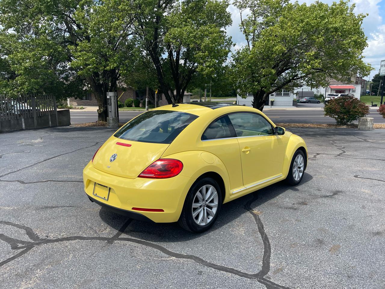 Volkswagen Beetle 2.0T Turbo 2014