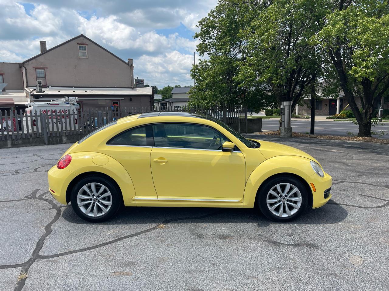 Volkswagen Beetle 2.0T Turbo 2014
