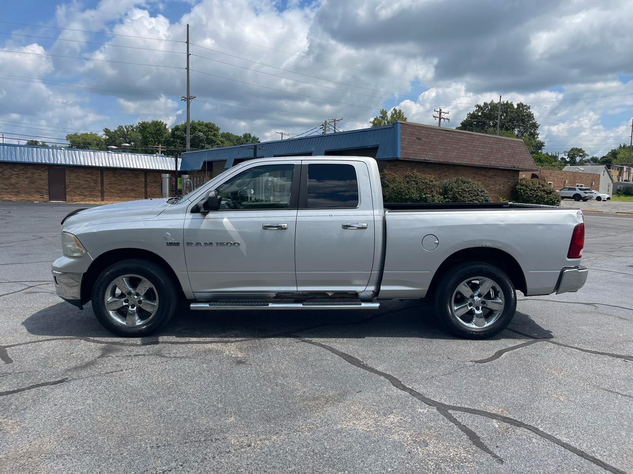 RAM 1500 4WD Quad Cab 140.5" Big Horn 2011
