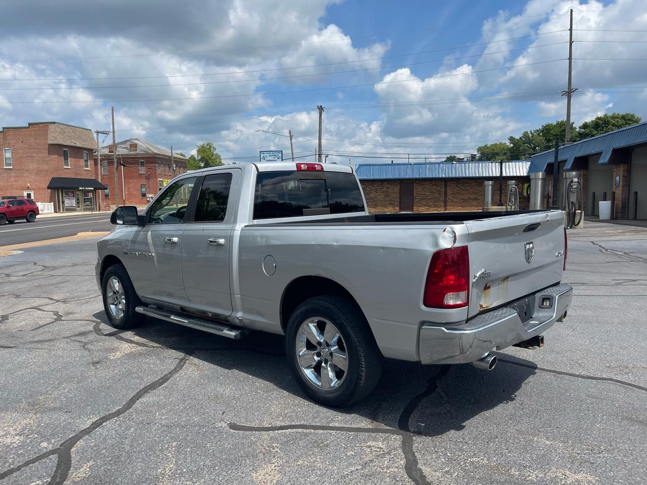 RAM 1500 4WD Quad Cab 140.5" Big Horn 2011