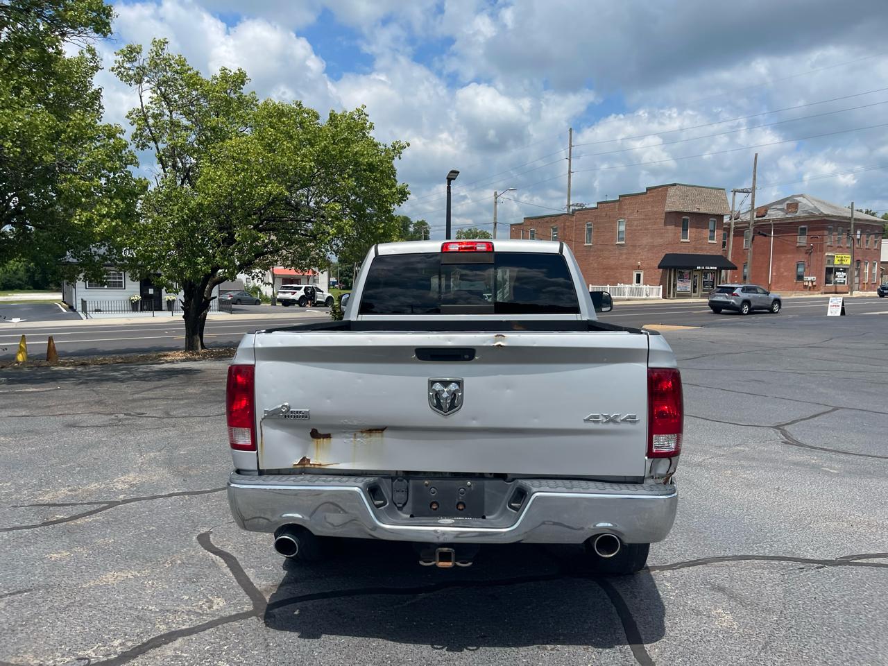 RAM 1500 4WD Quad Cab 140.5" Big Horn 2011