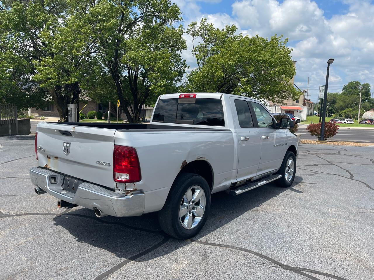 RAM 1500 4WD Quad Cab 140.5" Big Horn 2011