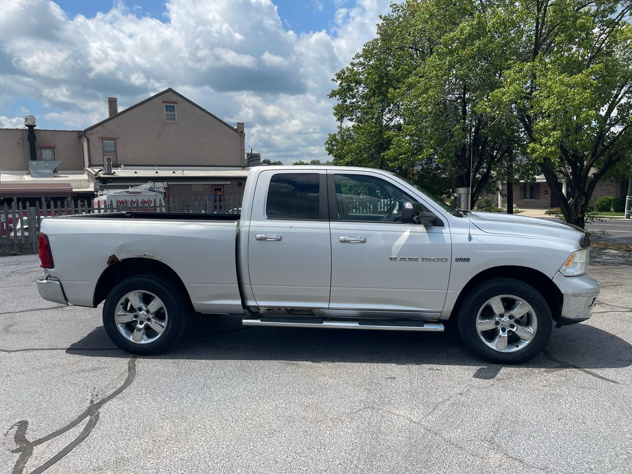 RAM 1500 4WD Quad Cab 140.5" Big Horn 2011