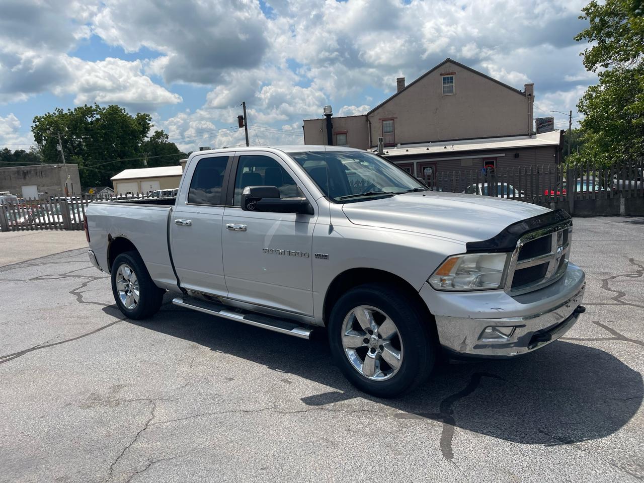 RAM 1500 4WD Quad Cab 140.5" Big Horn 2011
