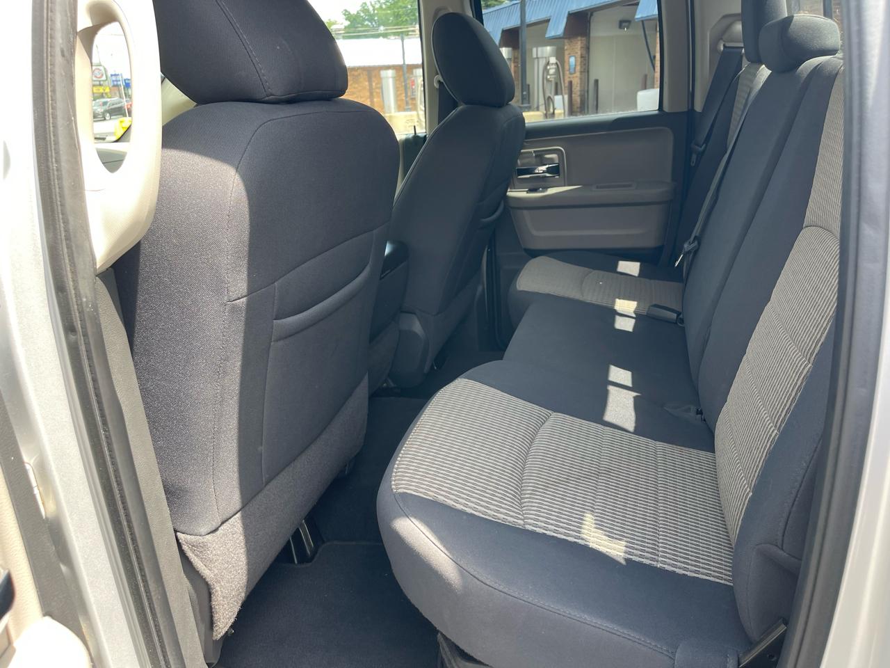 RAM 1500 4WD Quad Cab 140.5" Big Horn 2011