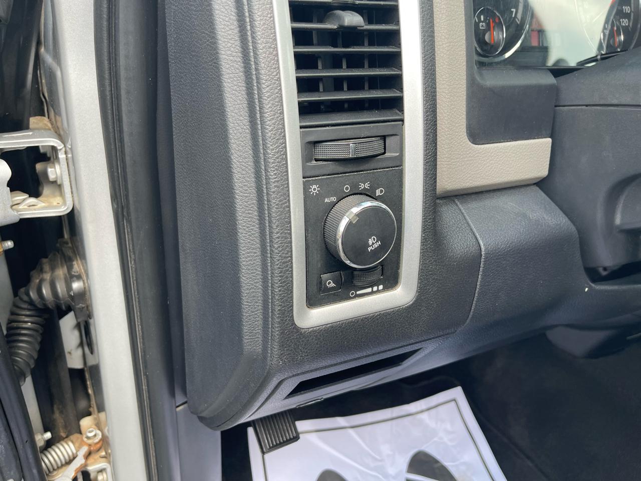 RAM 1500 4WD Quad Cab 140.5" Big Horn 2011