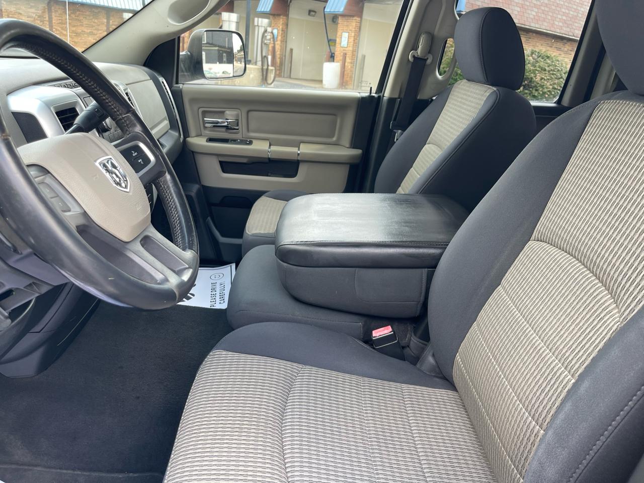 RAM 1500 4WD Quad Cab 140.5" Big Horn 2011