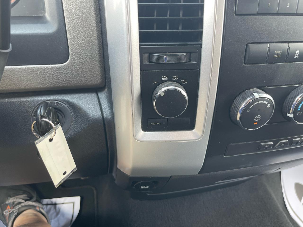 RAM 1500 4WD Quad Cab 140.5" Big Horn 2011
