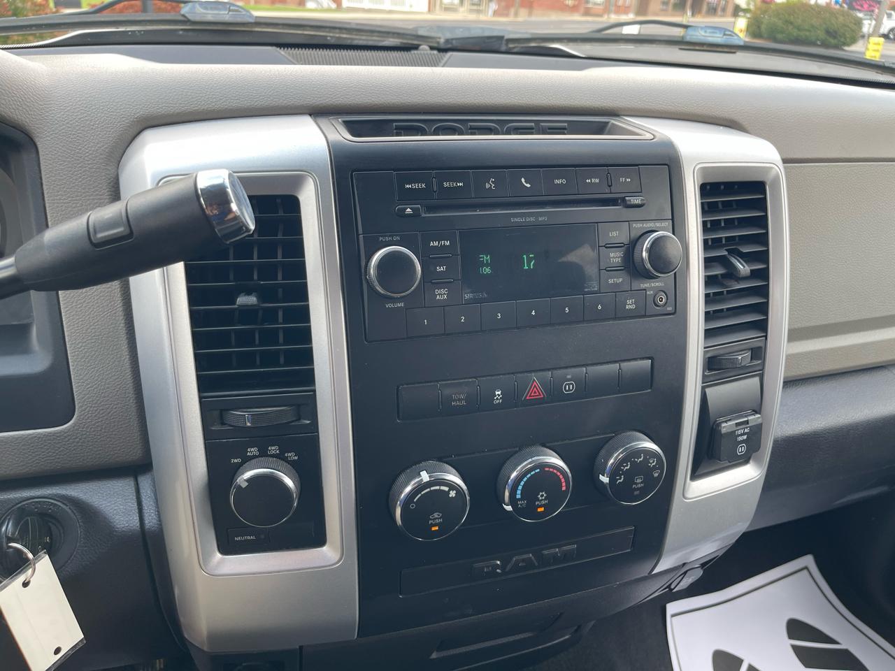 RAM 1500 4WD Quad Cab 140.5" Big Horn 2011