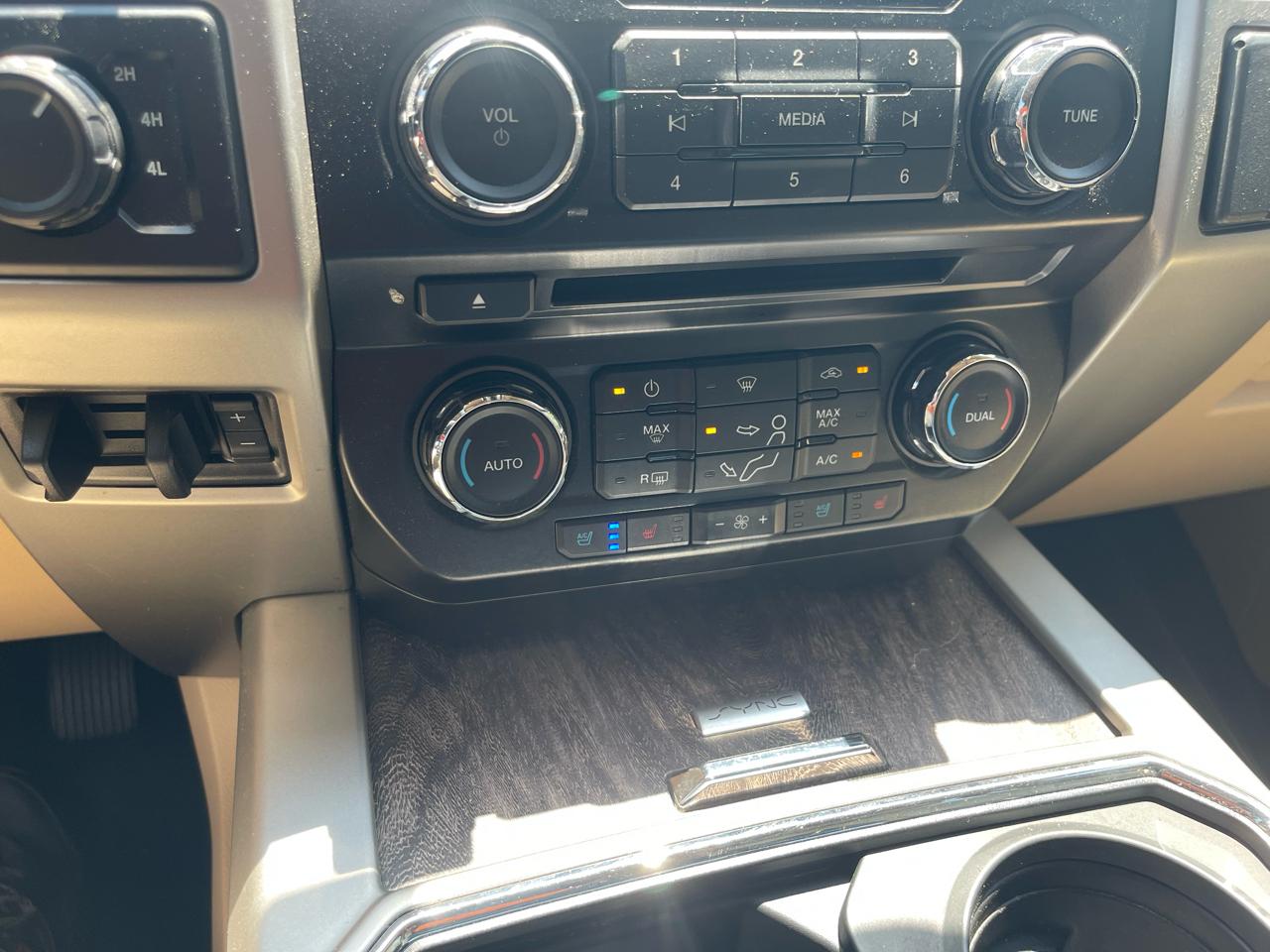 Ford F-250 SD Lariat Crew Cab 4WD 2017