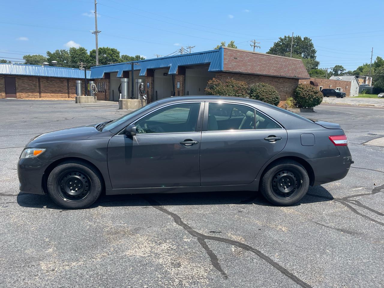 Toyota Camry 4dr Sdn LE Auto 2010