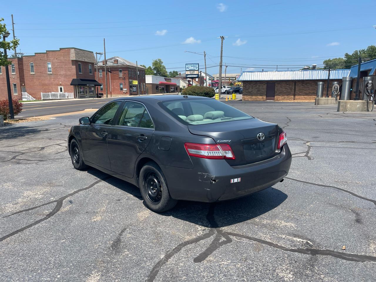 Toyota Camry 4dr Sdn LE Auto 2010