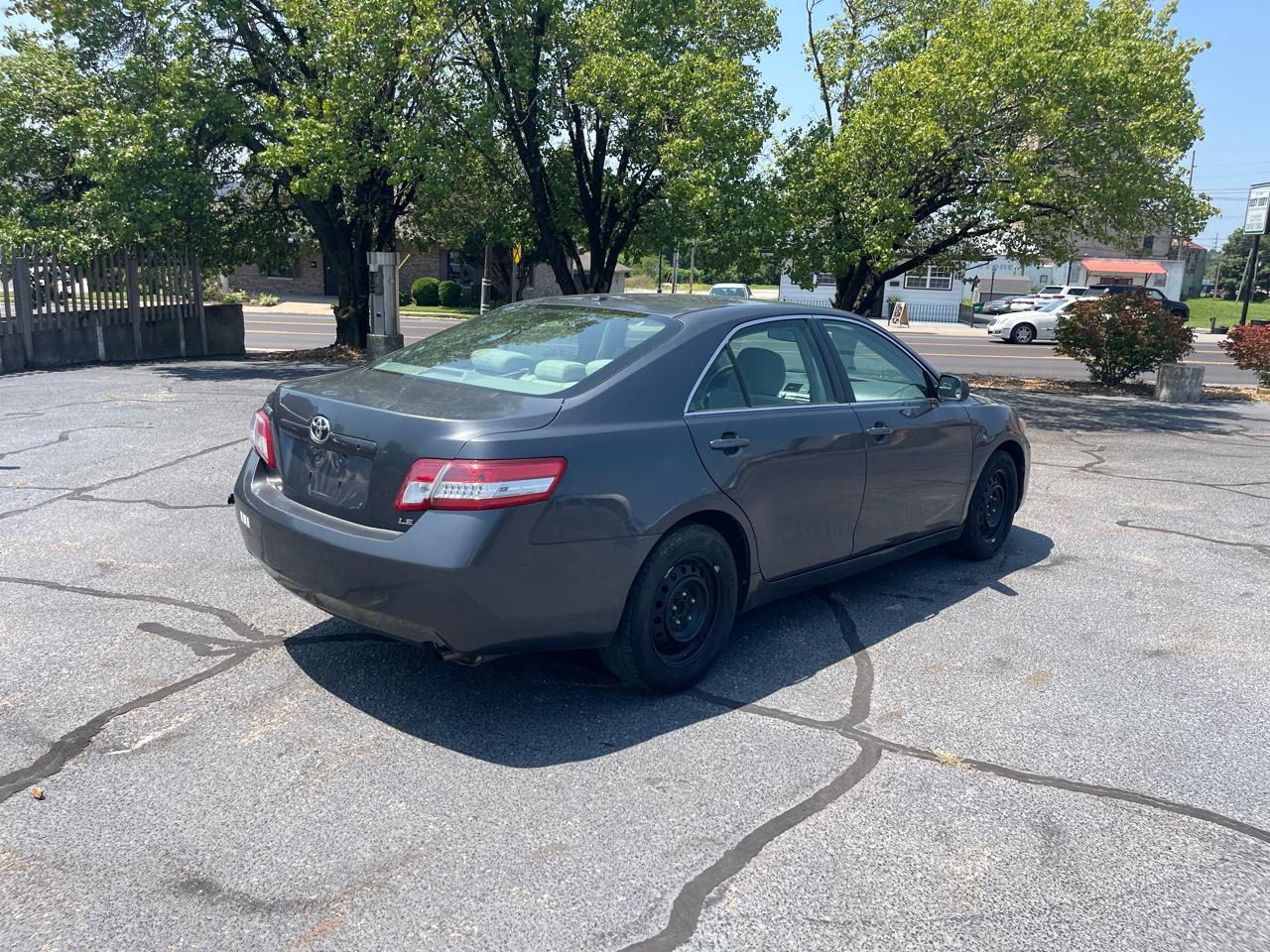 Toyota Camry 4dr Sdn LE Auto 2010