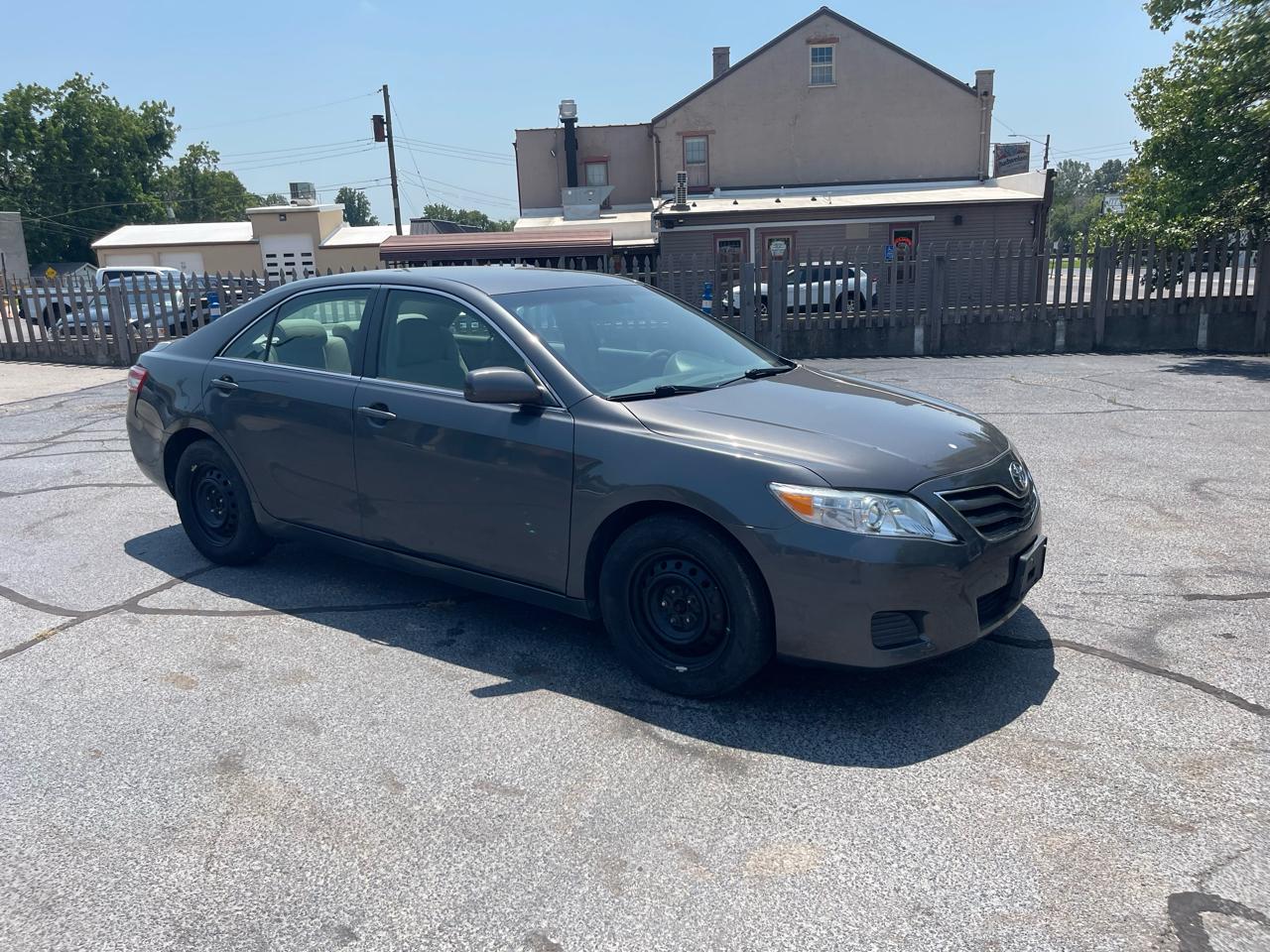 Toyota Camry 4dr Sdn LE Auto 2010