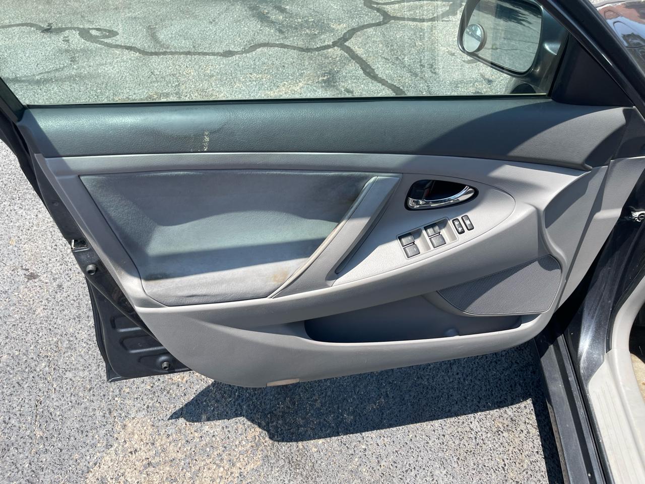 Toyota Camry 4dr Sdn LE Auto 2010