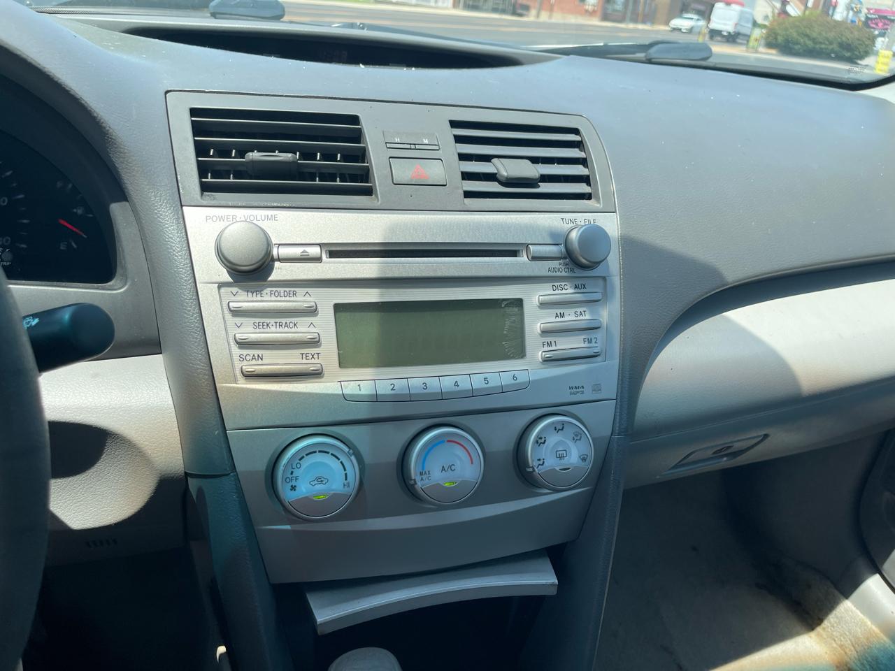 Toyota Camry 4dr Sdn LE Auto 2010