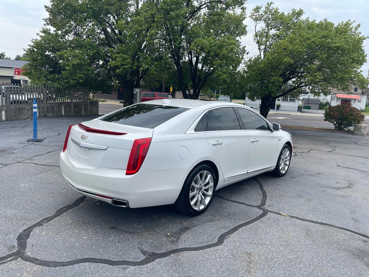 Cadillac XTS Luxury FWD 2016