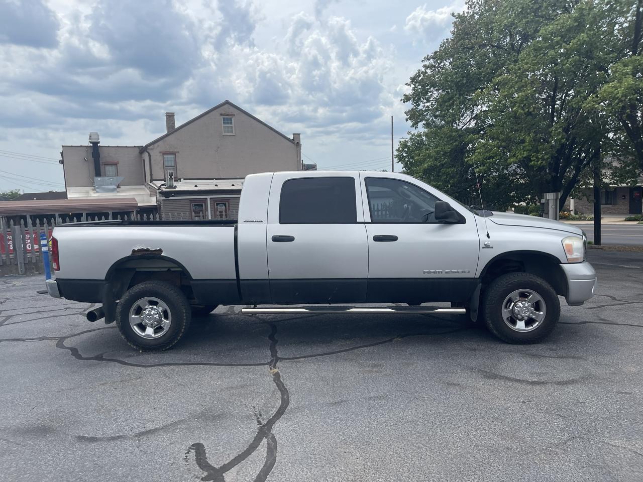 Dodge Ram 2500 Laramie Mega Cab 4WD 2006
