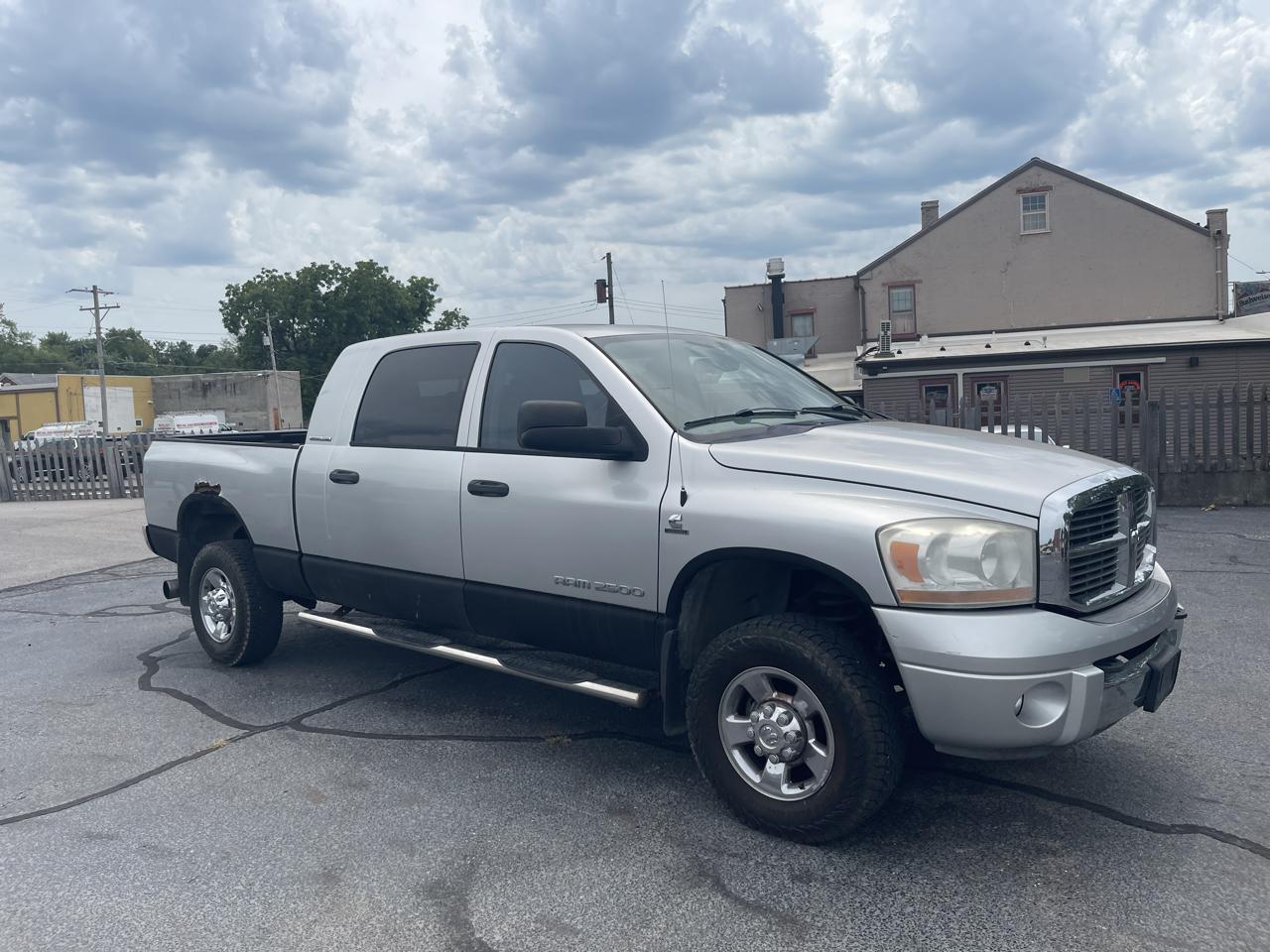 Dodge Ram 2500 Laramie Mega Cab 4WD 2006