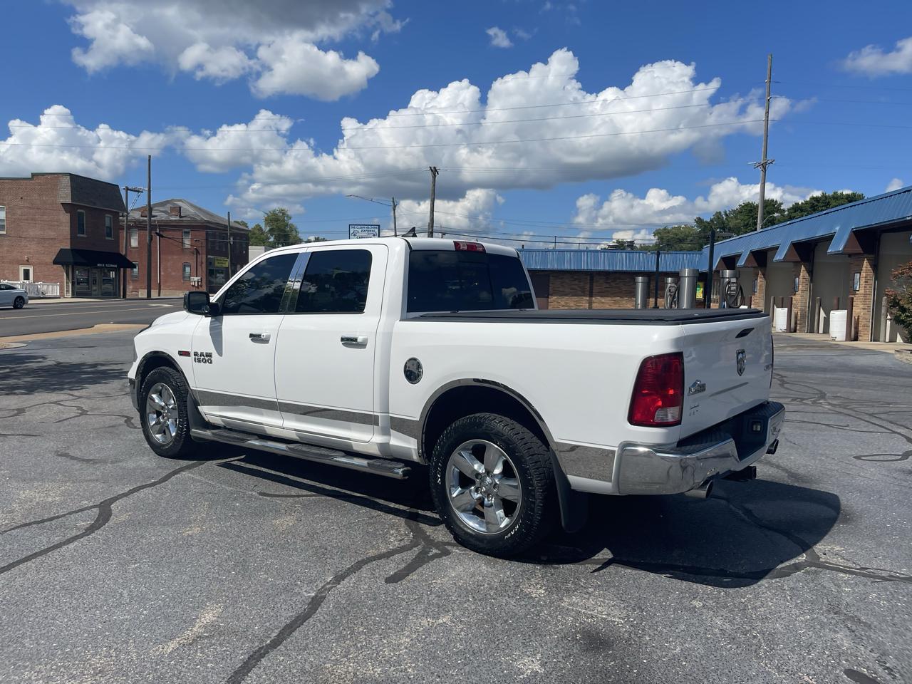 RAM 1500 4WD Crew Cab 140.5" Big Horn 2017
