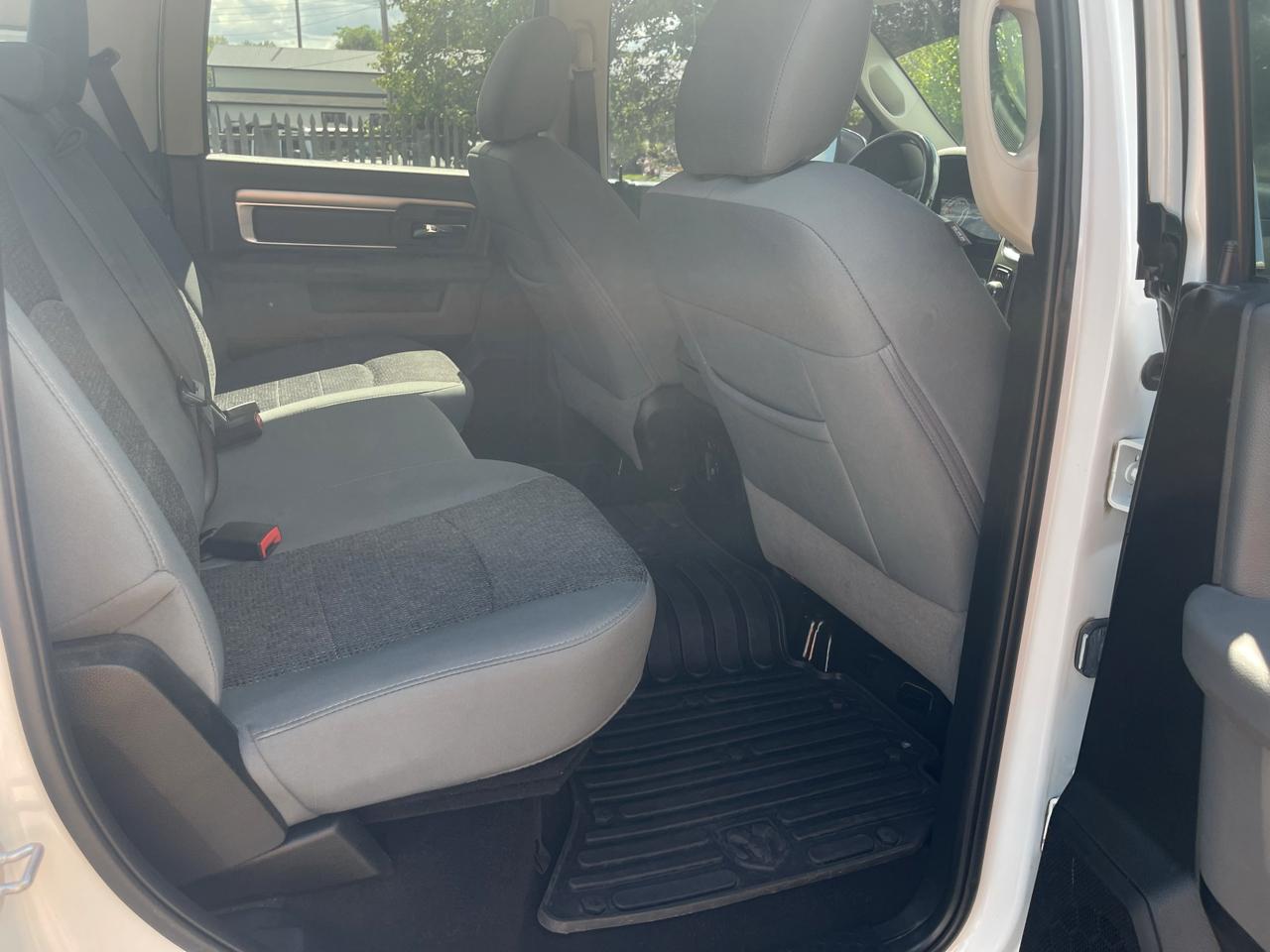 RAM 1500 4WD Crew Cab 140.5" Big Horn 2017