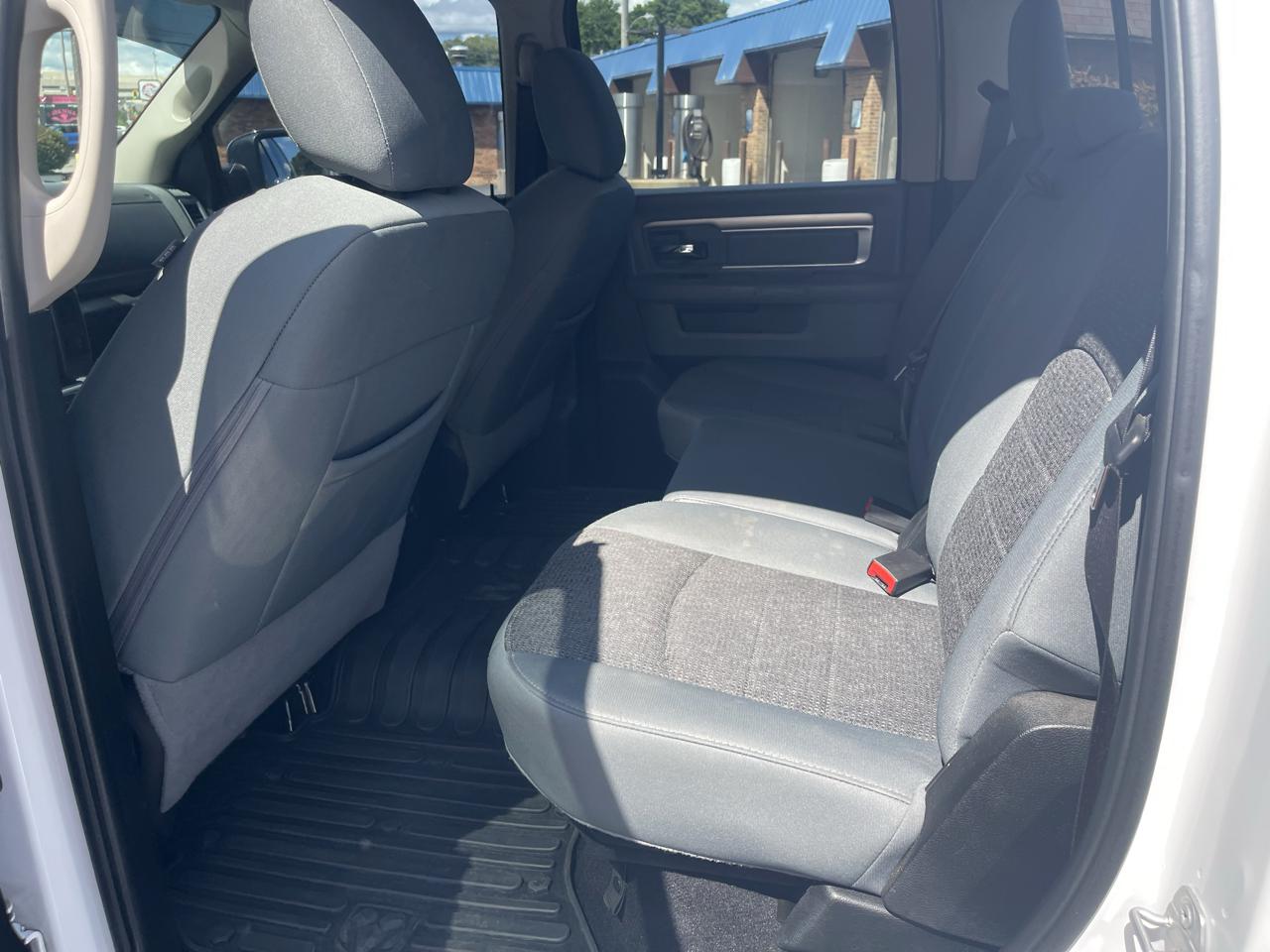 RAM 1500 4WD Crew Cab 140.5" Big Horn 2017
