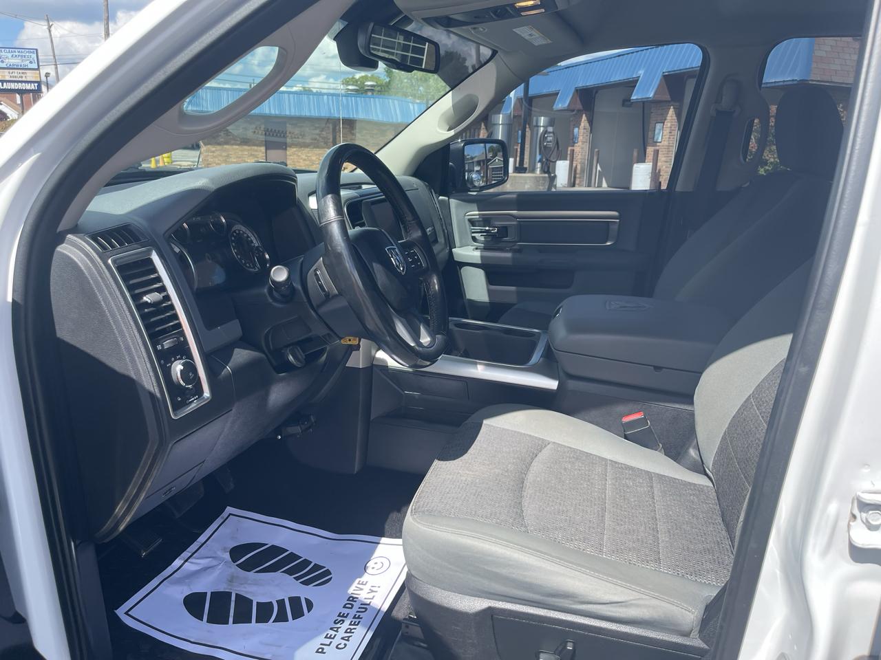RAM 1500 4WD Crew Cab 140.5" Big Horn 2017