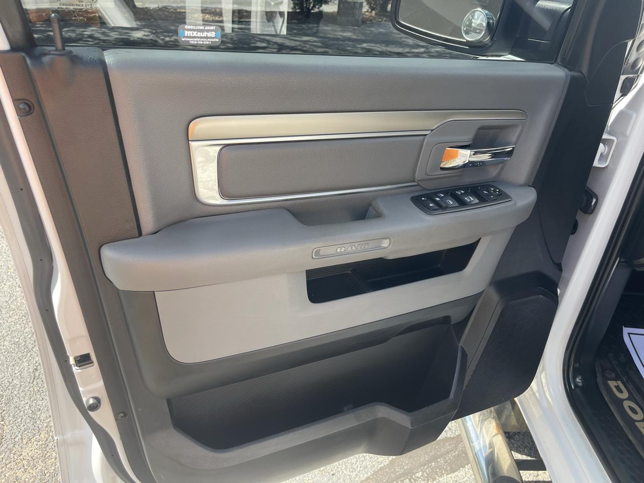 RAM 1500 4WD Crew Cab 140.5" Big Horn 2017