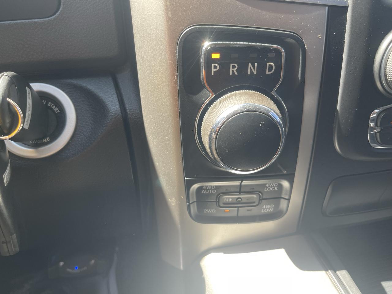 RAM 1500 4WD Crew Cab 140.5" Big Horn 2017