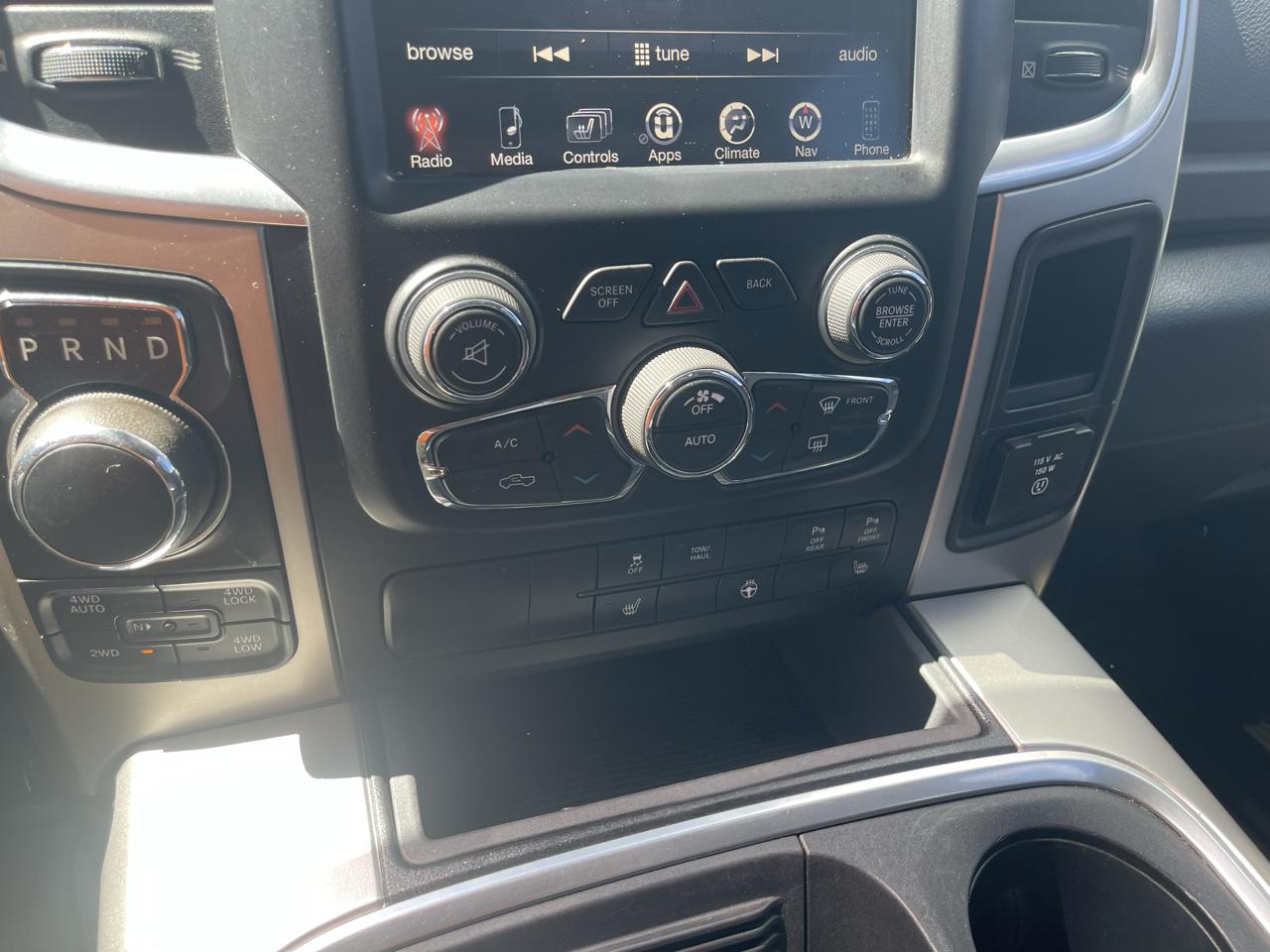 RAM 1500 4WD Crew Cab 140.5" Big Horn 2017