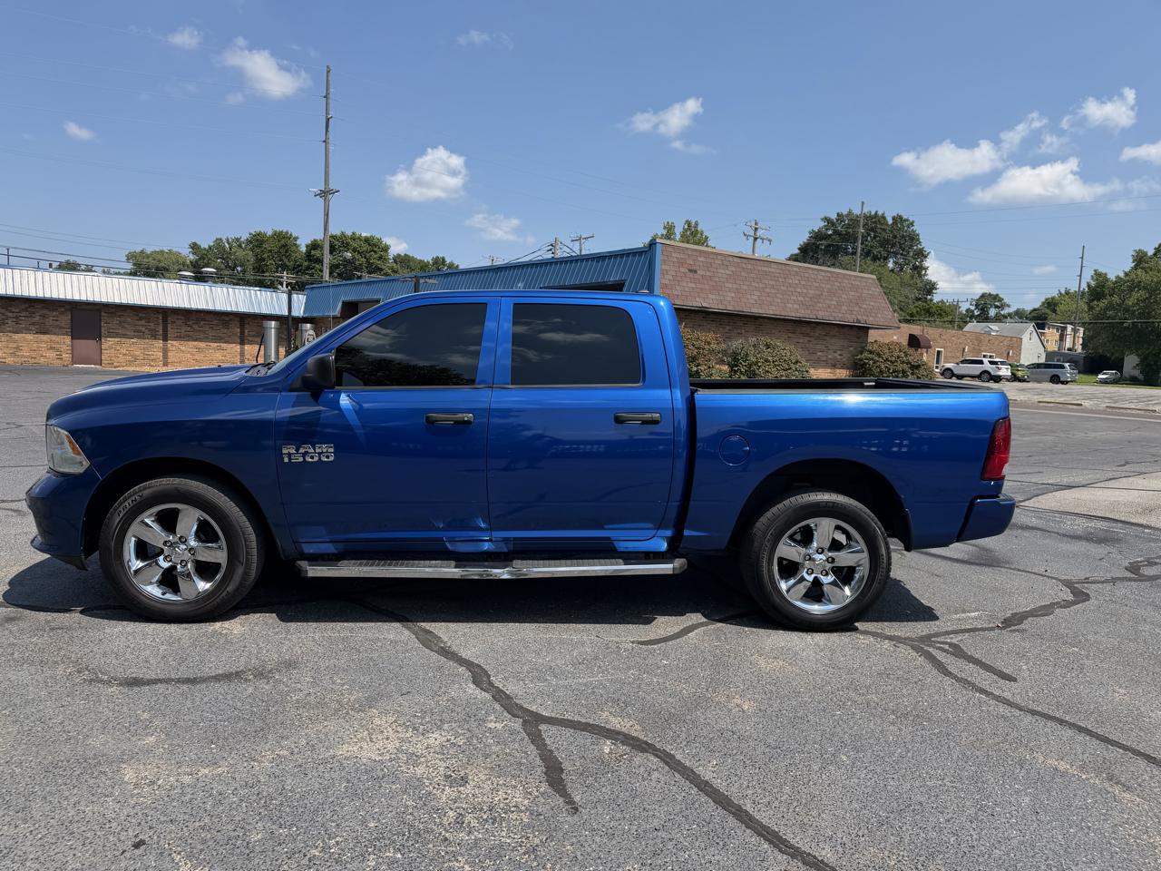 RAM 1500 4WD Crew Cab 140.5" Sport 2018