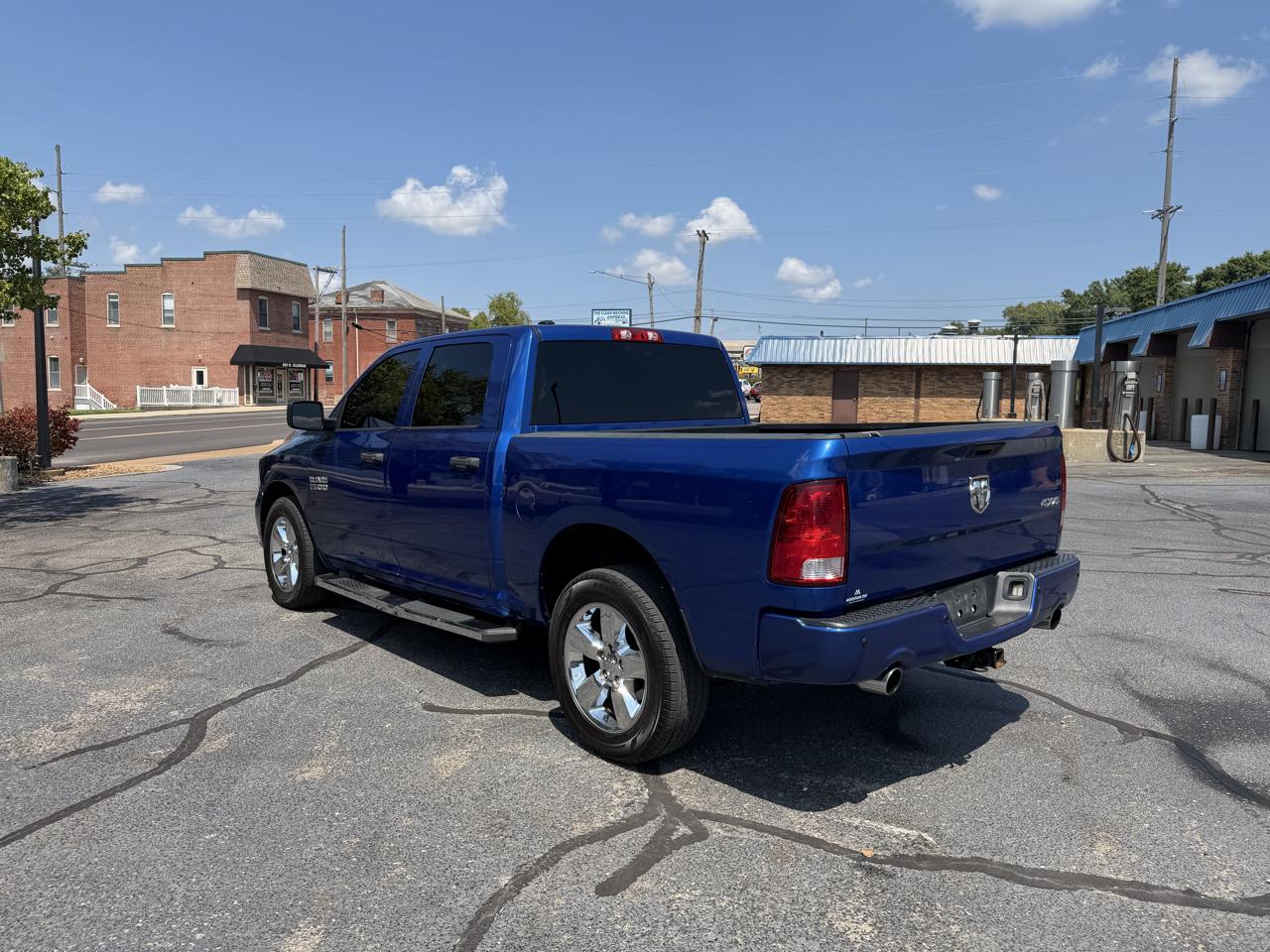 RAM 1500 4WD Crew Cab 140.5" Sport 2018